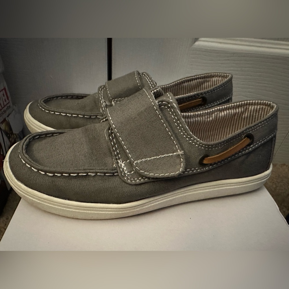 Lightly Used (In Great Condition) Gray Boat Shoes The Children’s Place Size 13.
